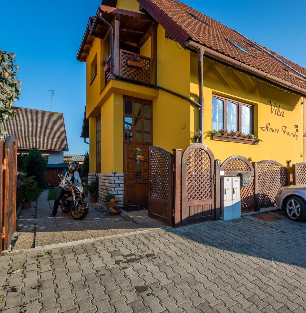 Vila House Family Hotell Poprad Eksteriør bilde