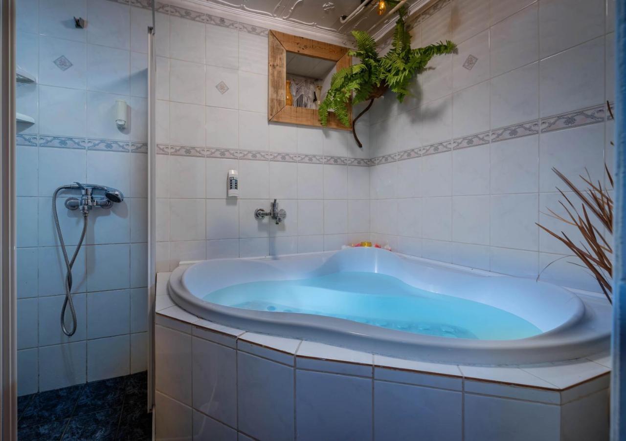 Vila House Family Hotell Poprad Eksteriør bilde